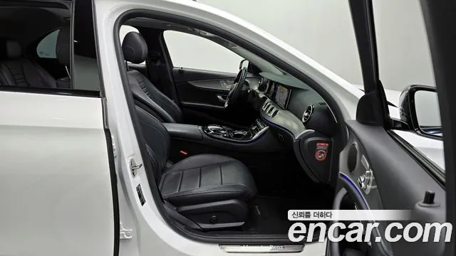 Mercedes-Benz E-Class 2017 — фото 11