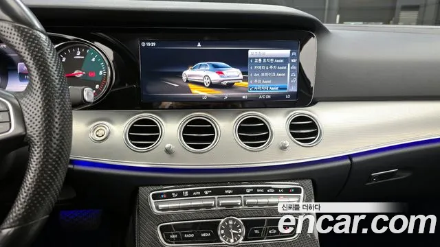 Mercedes-Benz E-Class 2017 — фото 14