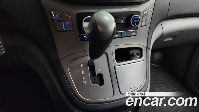 Hyundai Starex 2016 — фото 9