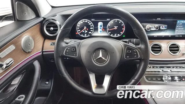 Mercedes-Benz E-Class 2017 — фото 13