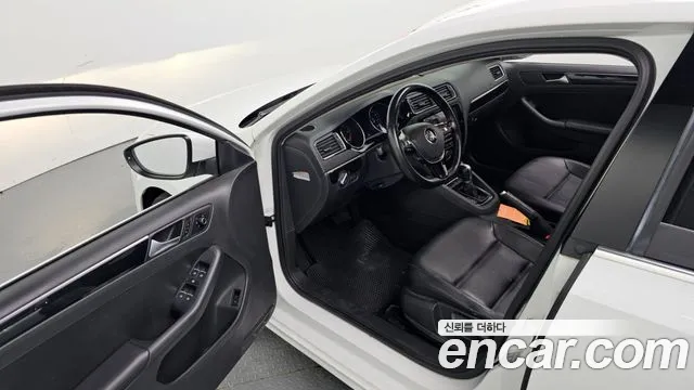 Volkswagen Jetta 2015 — фото 10