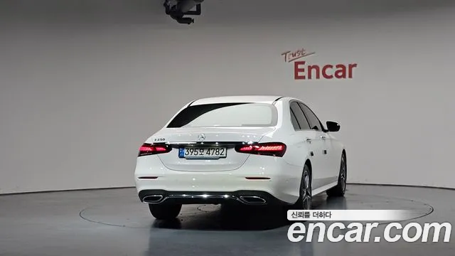 Mercedes-Benz E-Class 2023 — фото 3