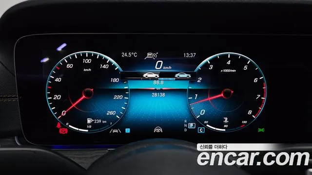 Mercedes-Benz E-Class 2023 — фото 10