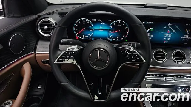 Mercedes-Benz E-Class 2023 — фото 18
