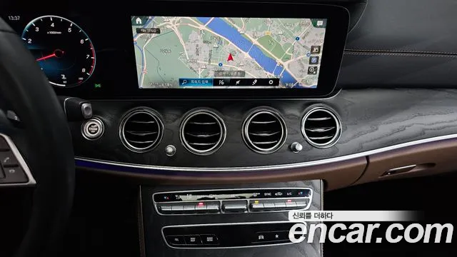 Mercedes-Benz E-Class 2023 — фото 20