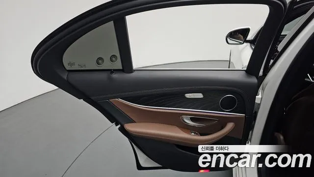Mercedes-Benz E-Class 2023 — фото 14