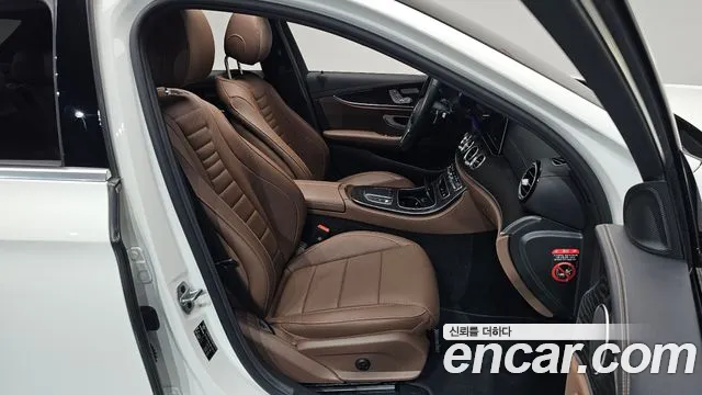 Mercedes-Benz E-Class 2023 — фото 15