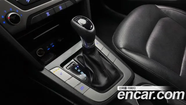 Hyundai AVANTE 2018 — фото 11