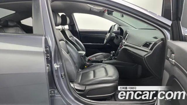 Hyundai AVANTE 2018 — фото 16