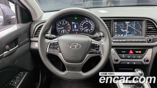 Hyundai AVANTE 2018 — фото 18