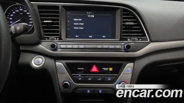 Hyundai AVANTE 2018 — фото 19