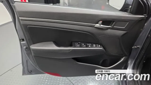 Hyundai AVANTE 2018 — фото 13