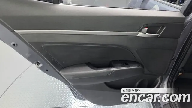 Hyundai AVANTE 2018 — фото 14