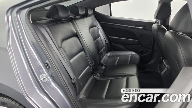Hyundai AVANTE 2018 — фото 15