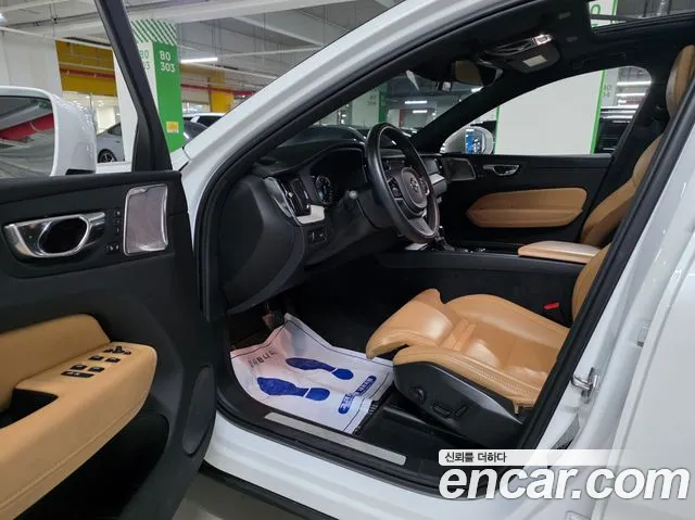 Volvo XC60 2020 — фото 13