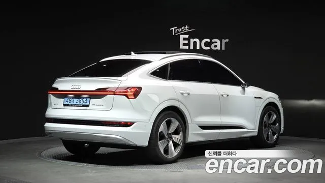 Audi e-tron 2021 — фото 2