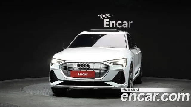 Audi e-tron 2021 — фото 3