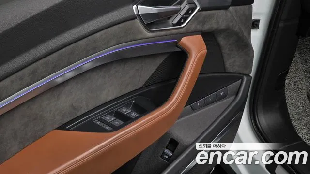 Audi e-tron 2021 — фото 16