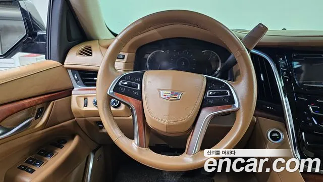 Cadillac Escalade 2016 — фото 13