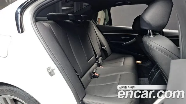 BMW 3-Series 2018 — фото 12