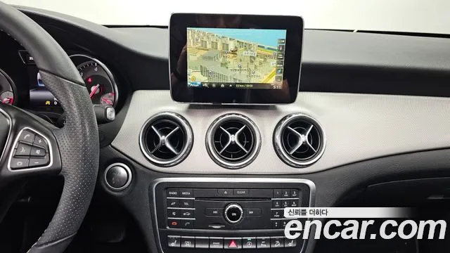 Mercedes-Benz GLA-Class 2017 — фото 14
