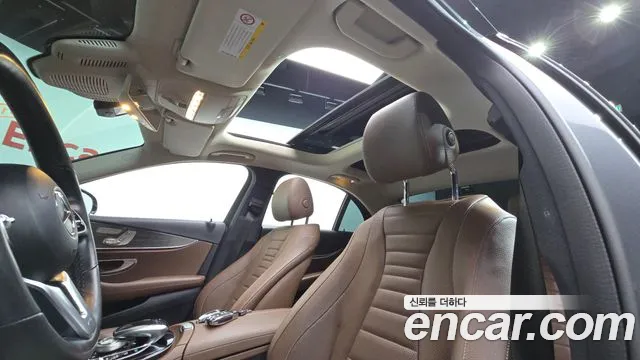 Mercedes-Benz E-Class 2020 — фото 25
