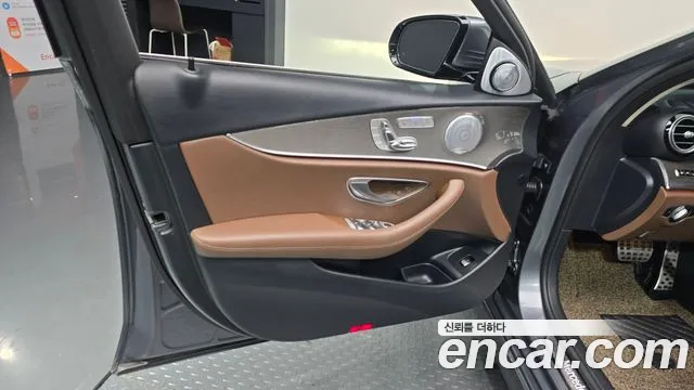 Mercedes-Benz E-Class 2020 — фото 14