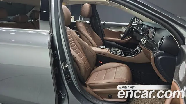 Mercedes-Benz E-Class 2020 — фото 16