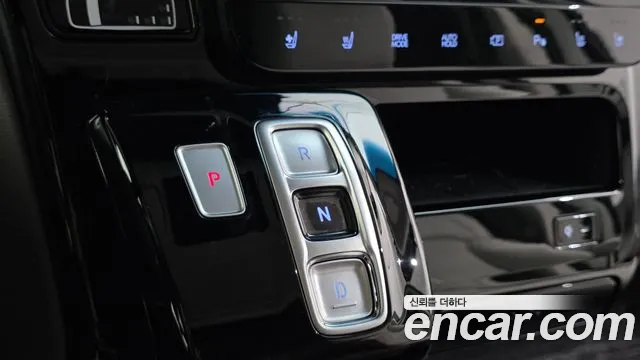 Hyundai Staria 2025 — фото 12