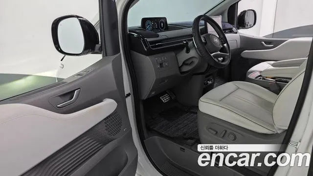 Hyundai Staria 2025 — фото 13
