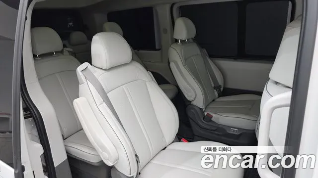Hyundai Staria 2025 — фото 17