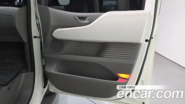 Hyundai Staria 2025 — фото 15