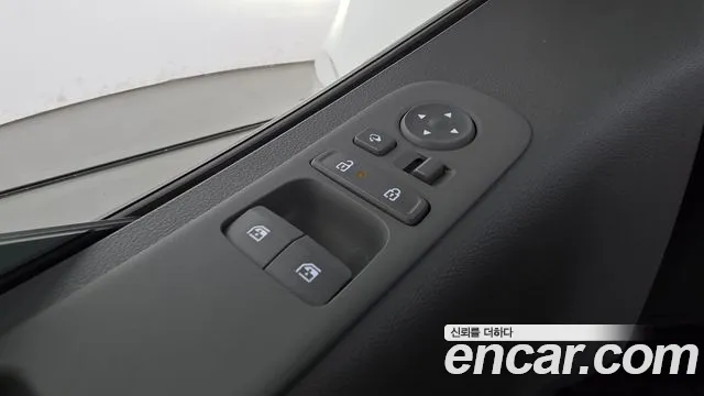 Hyundai Staria 2025 — фото 28