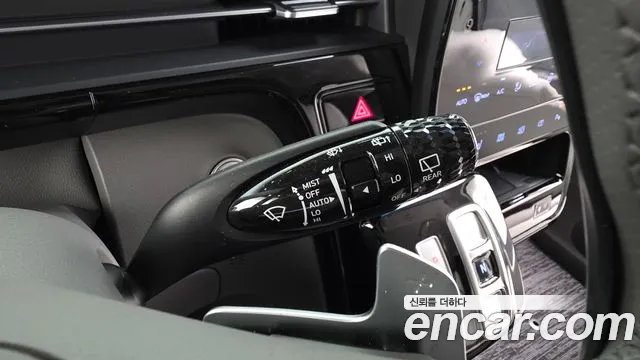 Hyundai Staria 2025 — фото 30