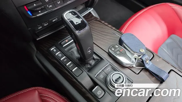 Maserati Ghibli 2020 — фото 12