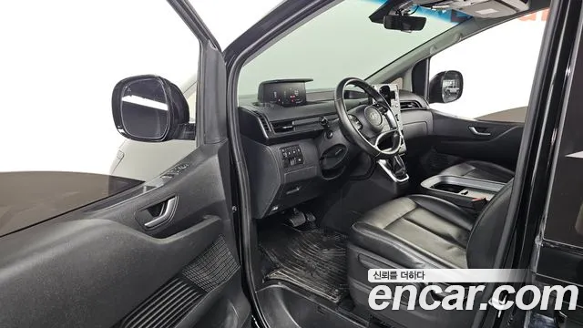 Hyundai Staria 2025 — фото 10