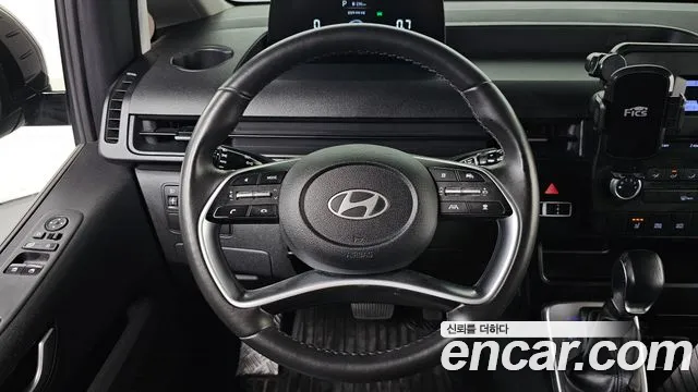 Hyundai Staria 2025 — фото 16