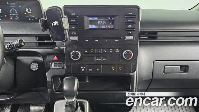 Hyundai Staria 2025 — фото 17