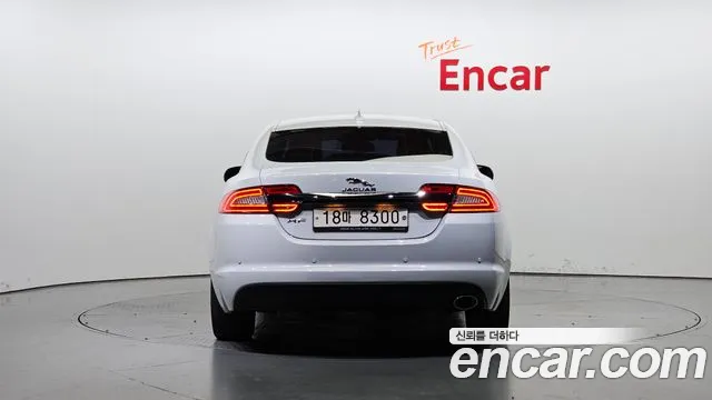 Jaguar XF 2015 — фото 4