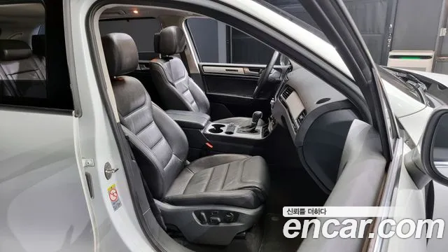 Volkswagen Touareg 2013 — фото 10