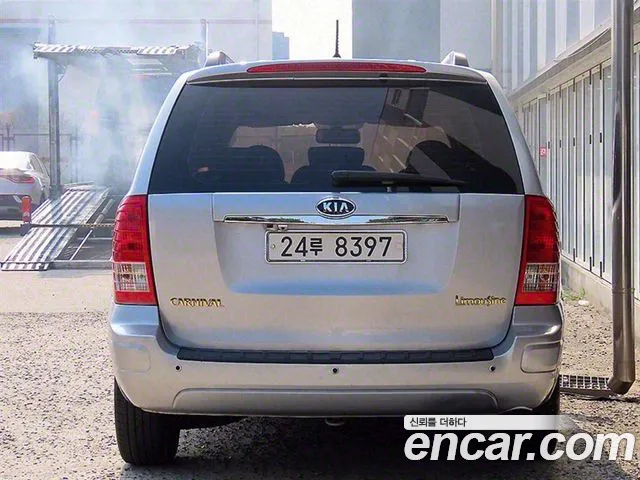 Kia Canival 2011 — фото 4