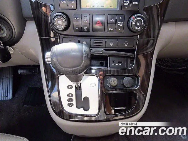 Kia Canival 2011 — фото 10