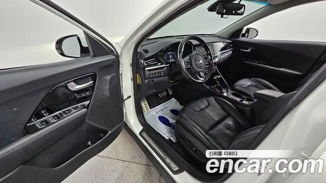Kia Niro 2020 — фото 10