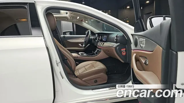 Mercedes-Benz E-Class 2018 — фото 11
