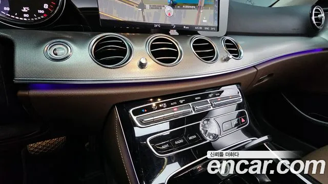 Mercedes-Benz E-Class 2018 — фото 15