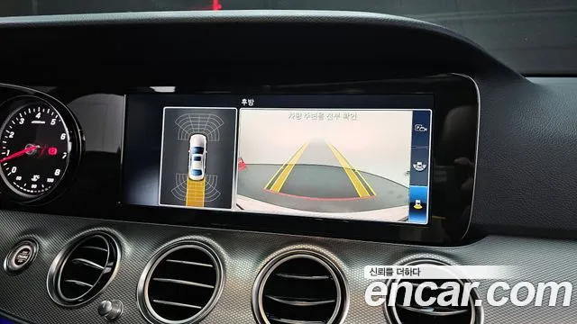 Mercedes-Benz E-Class 2018 — фото 16