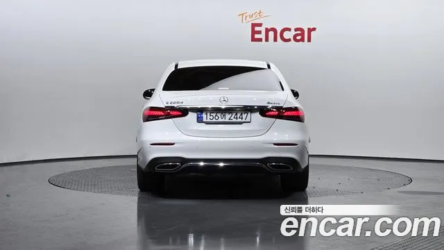 Mercedes-Benz E-Class 2023 — фото 4