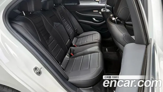Mercedes-Benz E-Class 2023 — фото 12