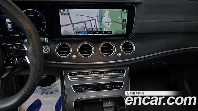 Mercedes-Benz E-Class 2023 — фото 16