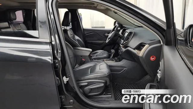 Jeep Cherokee 2015 — фото 11